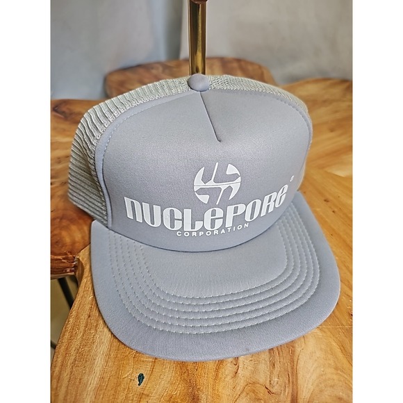 The Unbranded Brand Other - Vintage Adjustable Gray and White Industrial Nuclepore Mesh Trucker Hat